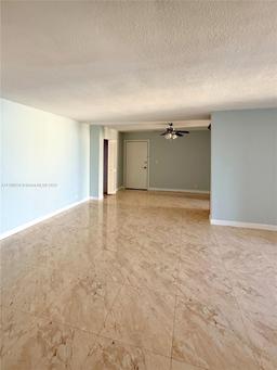 Picture of 942 NE 199Th St # 4A, Miami, FL 33179
