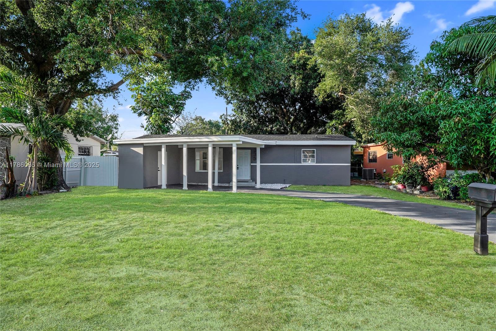 Picture of 335 NE 161St St, Miami, FL 33162