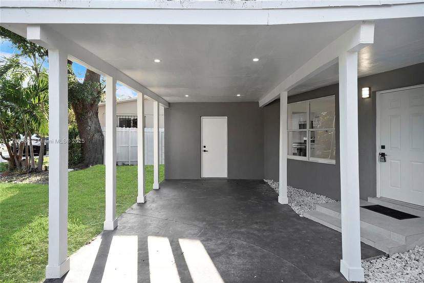 Picture of 335 NE 161St St, Miami FL 33162