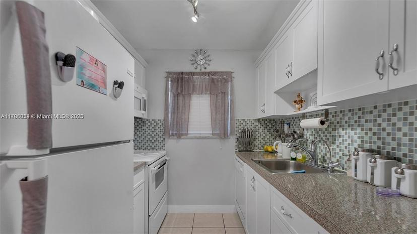 Picture of 3265 Griffin Rd # 106, Dania Beach FL 33312
