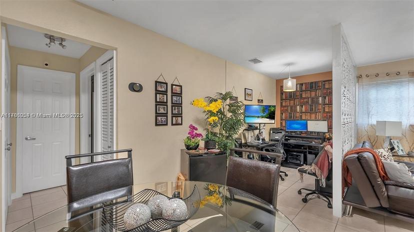 Picture of 3265 Griffin Rd # 106, Dania Beach FL 33312