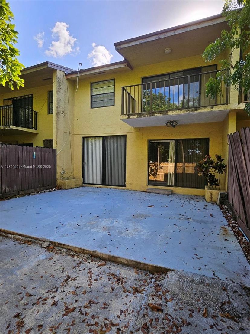 Picture of 9650 Fontainebleau Blvd # 4, Miami FL 33172