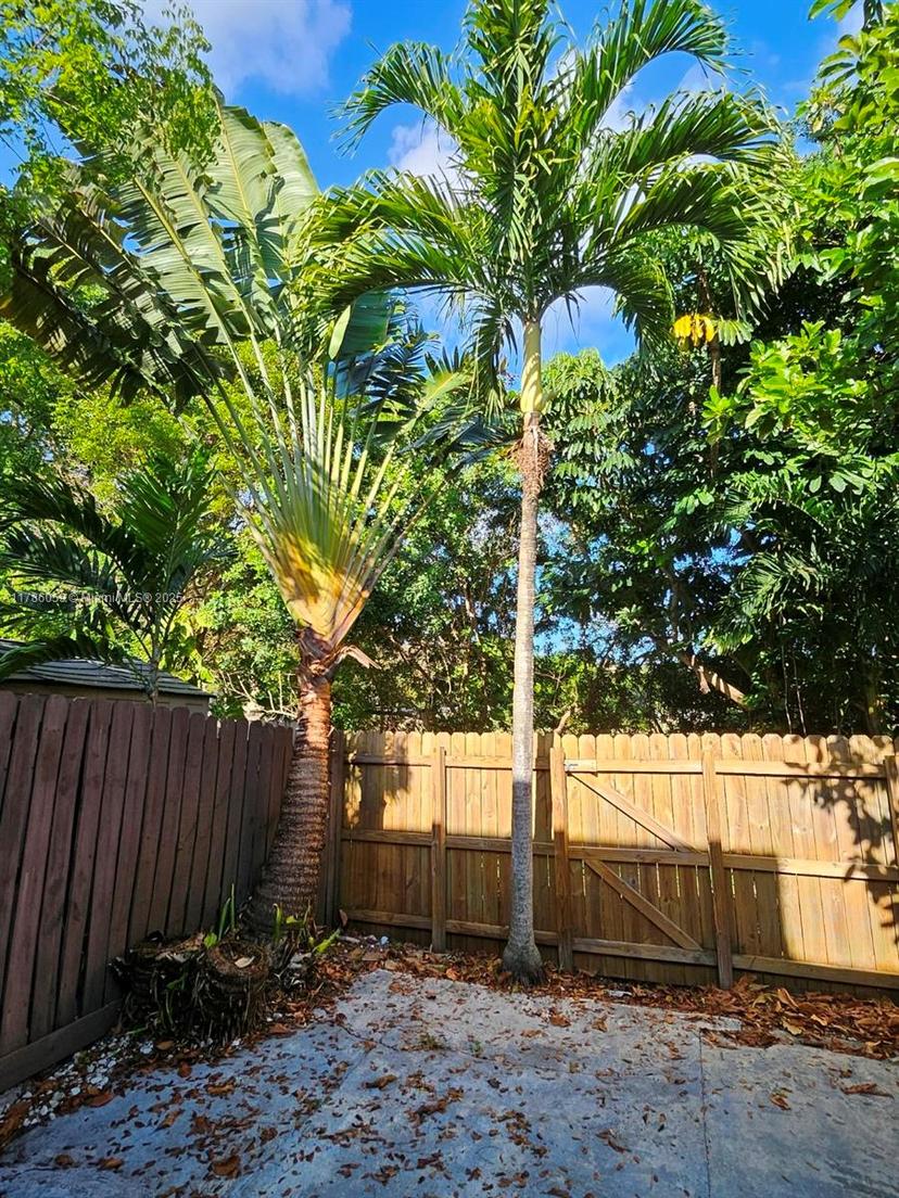 Picture of 9650 Fontainebleau Blvd # 4, Miami FL 33172