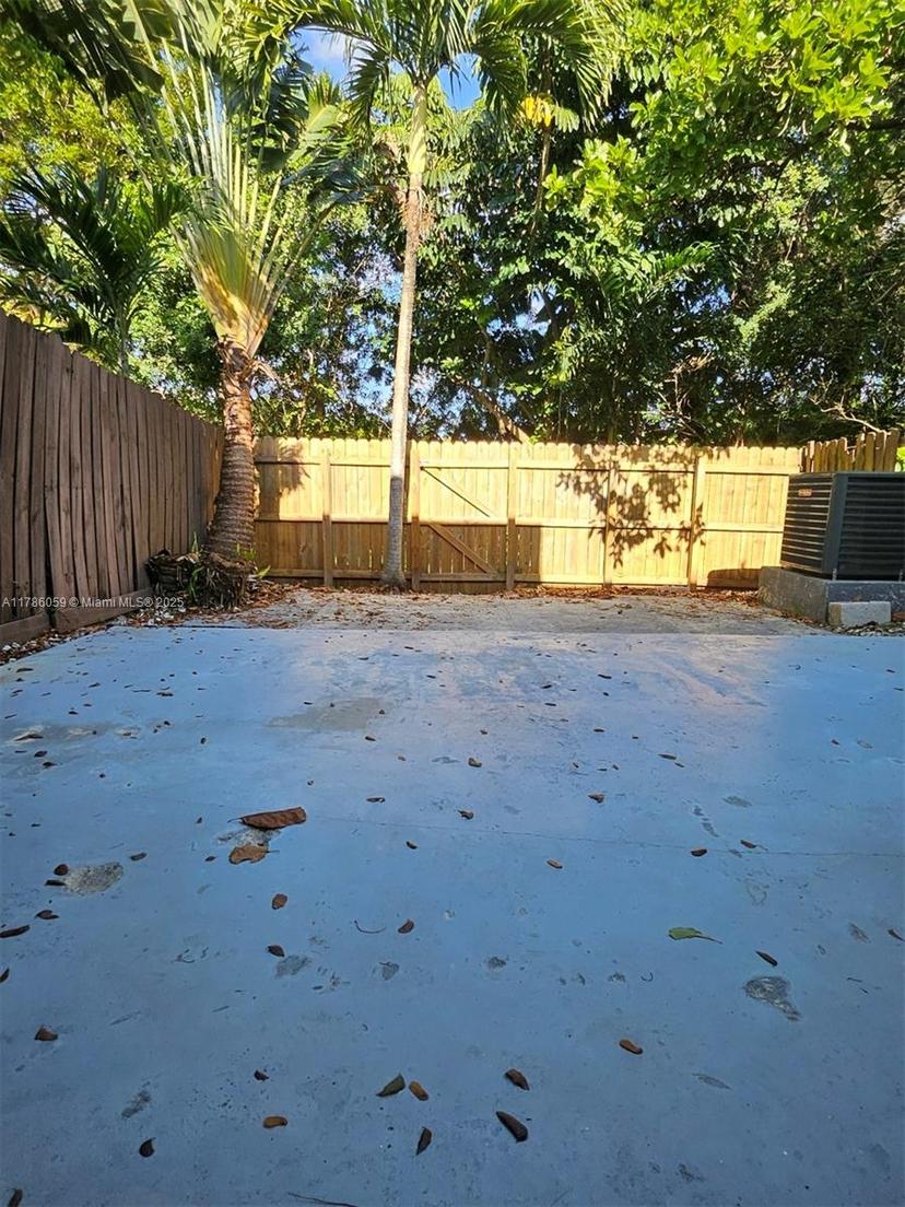 Picture of 9650 Fontainebleau Blvd # 4, Miami FL 33172