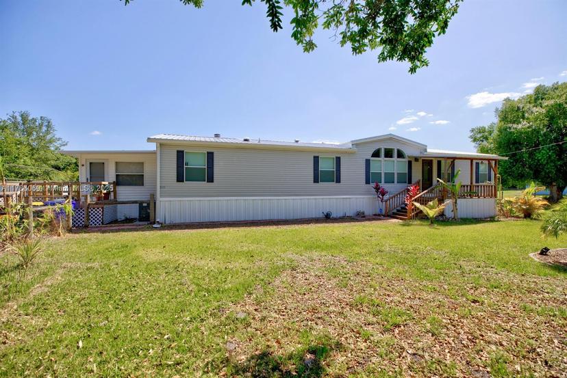 Picture of 3201 Pamela Dr, Lorida FL 33857