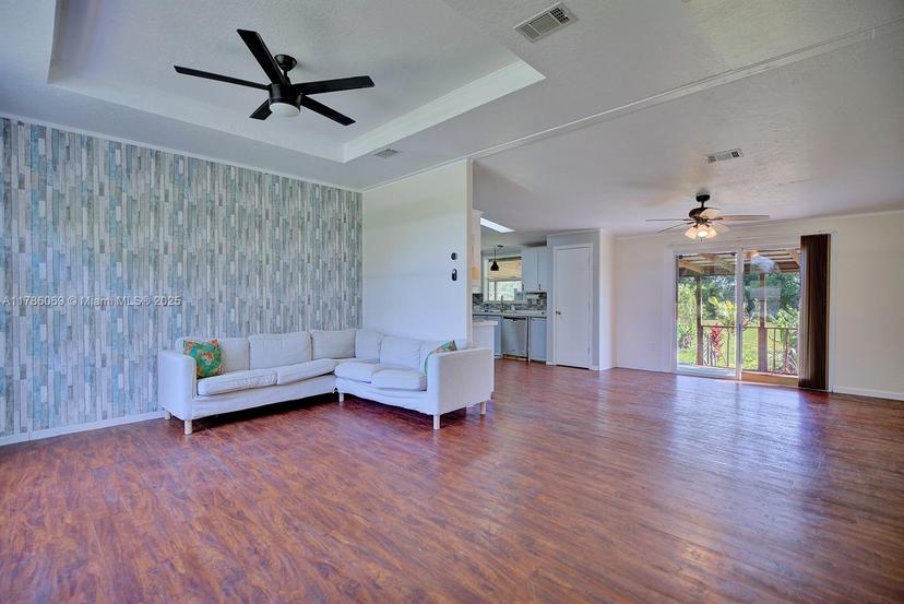 Picture of 3201 Pamela Dr, Lorida FL 33857