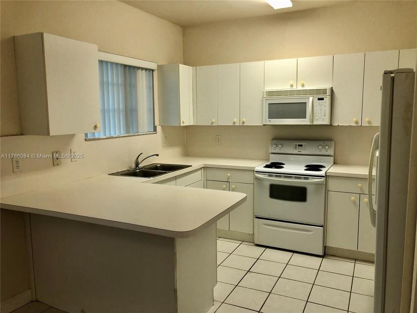 Picture of 2733 NE 3Rd Ct # 103, Homestead FL 33033