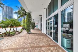 Picture of 90 SW 3Rd St # 2509, Miami, FL 33130