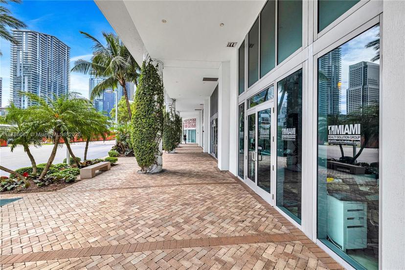 Picture of 90 SW 3Rd St # 2509, Miami FL 33130