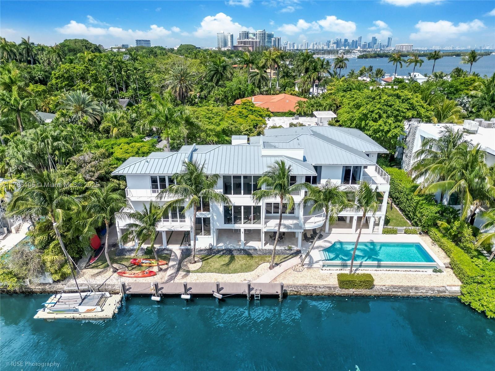 Picture of 3835 Carole Ct, Miami, FL 33133