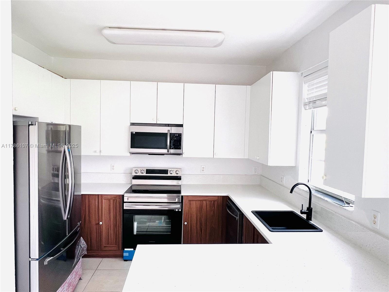 Picture of 445 NE 21St Ave, Homestead, FL 33033