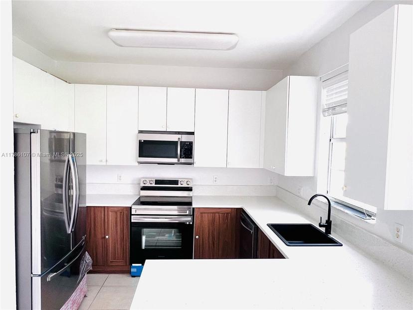 Picture of 445 NE 21St Ave, Homestead FL 33033