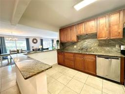 Picture of 1001 Hillcrest Ct # 306, Hollywood, FL 33021