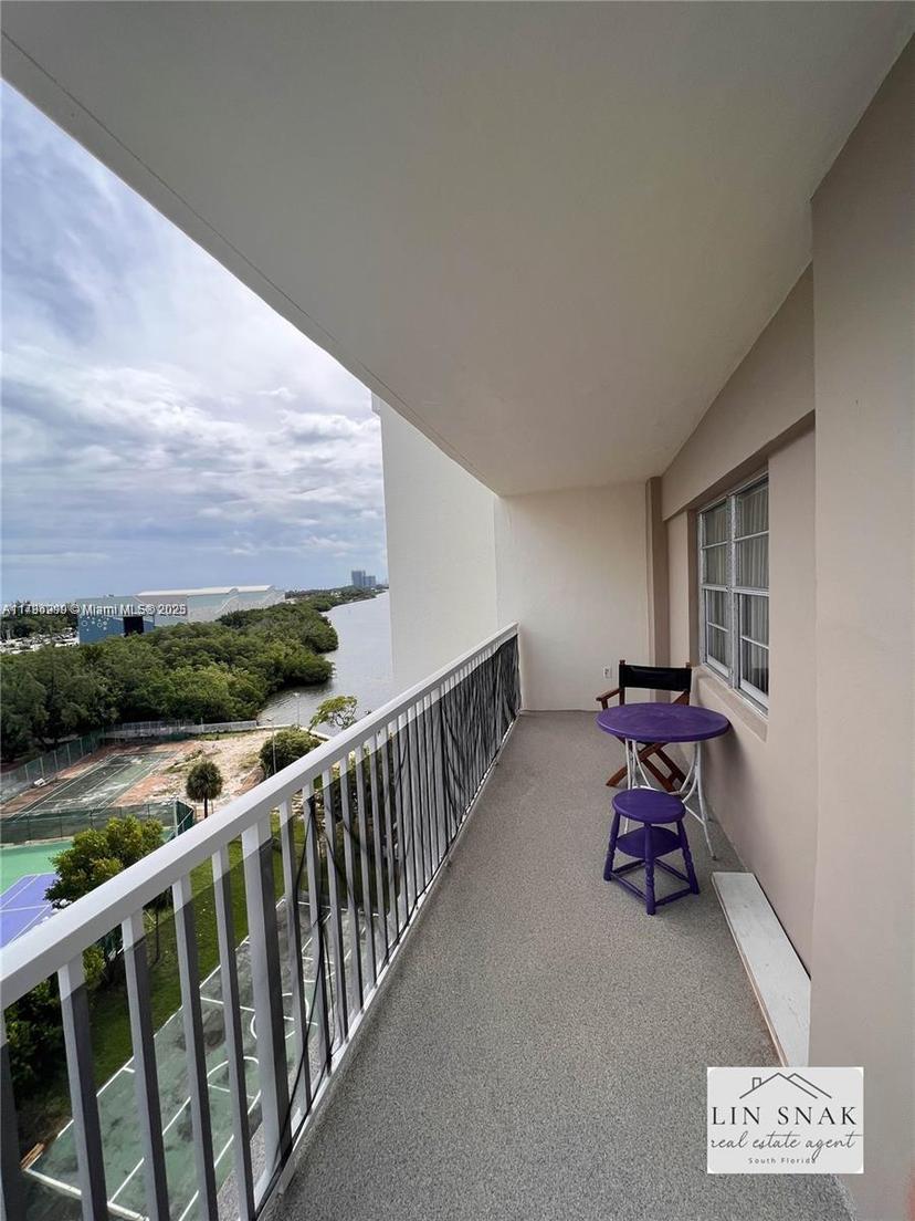 Picture of 300 Bayview Dr # 915, Sunny Isles Beach FL 33160