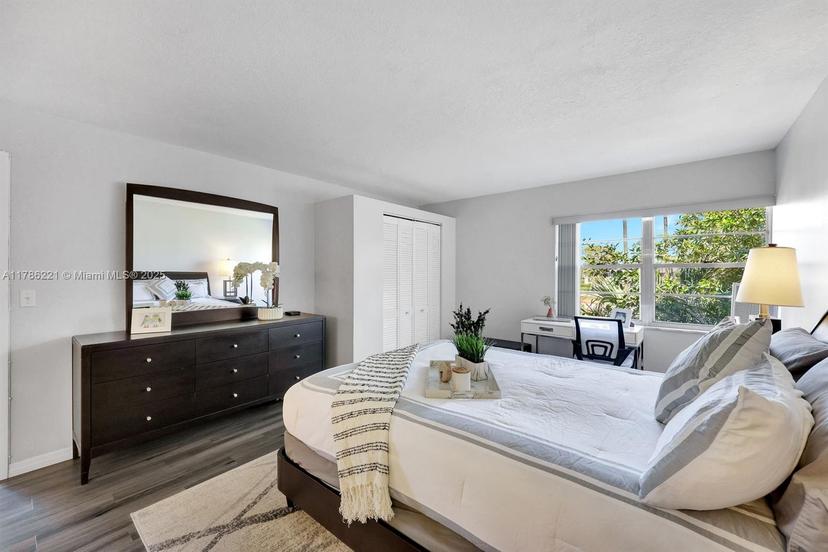 Picture of 1084 Forest Lakes Dr # 201, Other City - In The State Of Florida FL 34105