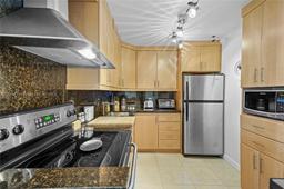Picture of 3625 N Country Club Dr # 902, Aventura, FL 33180