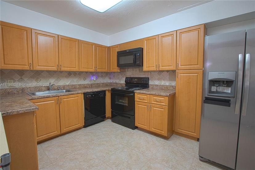 Picture of 491 Racquet Club Rd # 113, Weston FL 33326