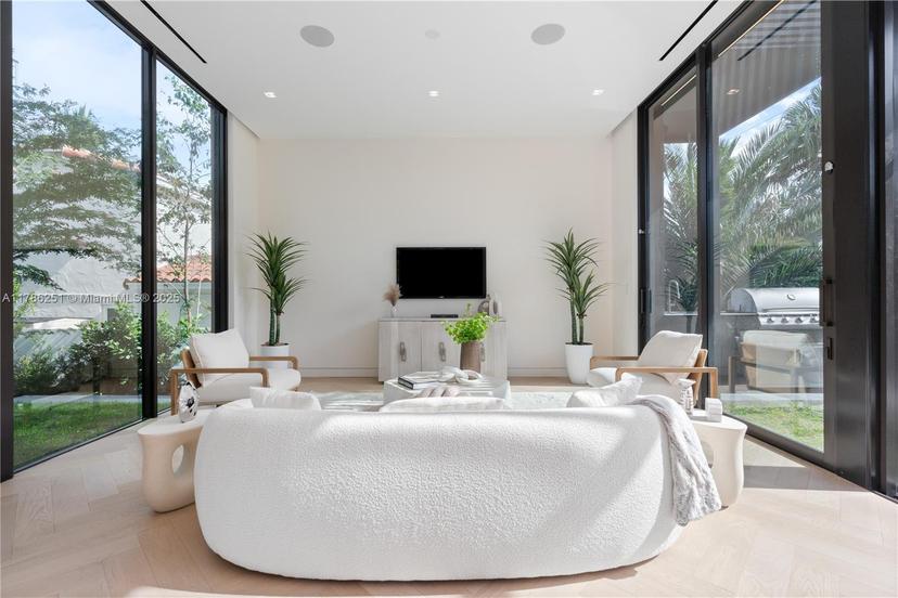 Picture of 536 W 51St St, Miami Beach FL 33140