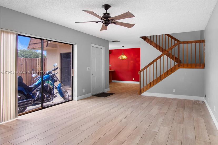 Picture of 2572 Lakeview Ct, Cooper City FL 33026