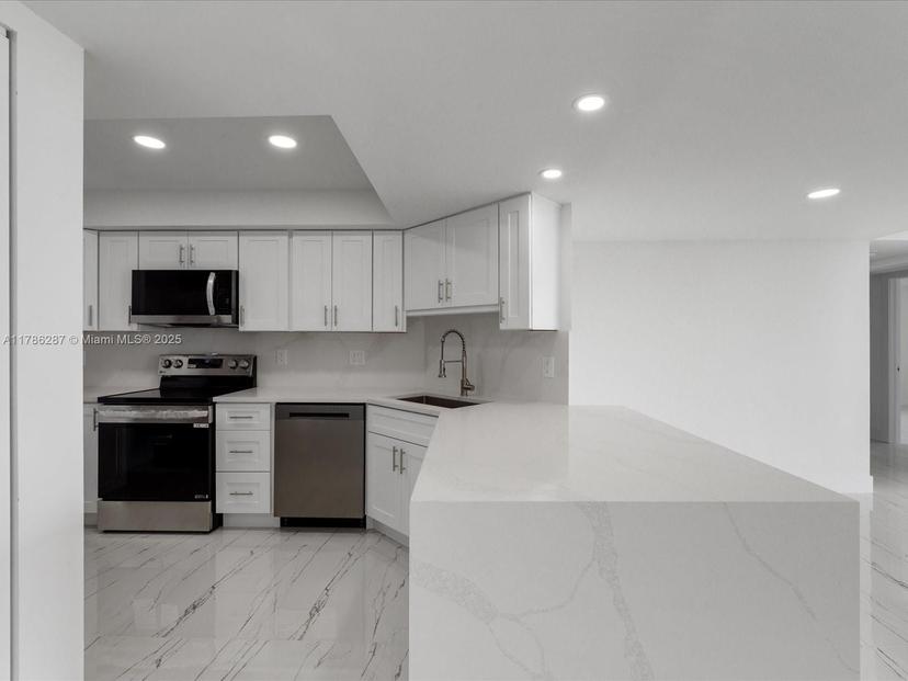 Picture of 2000 Presidential Way # 901, West Palm Beach FL 33401
