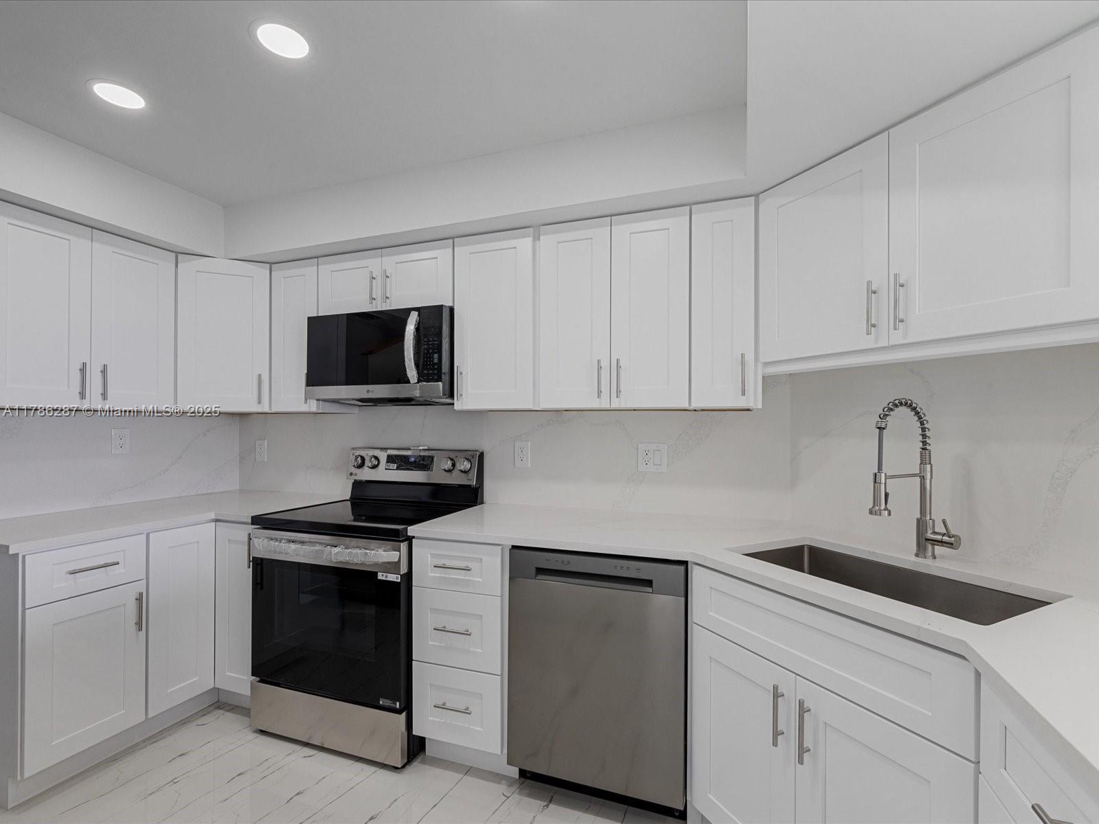 Picture of 2000 Presidential Way # 901, West Palm Beach, FL 33401