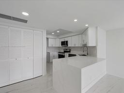 Picture of 2000 Presidential Way # 901, West Palm Beach, FL 33401