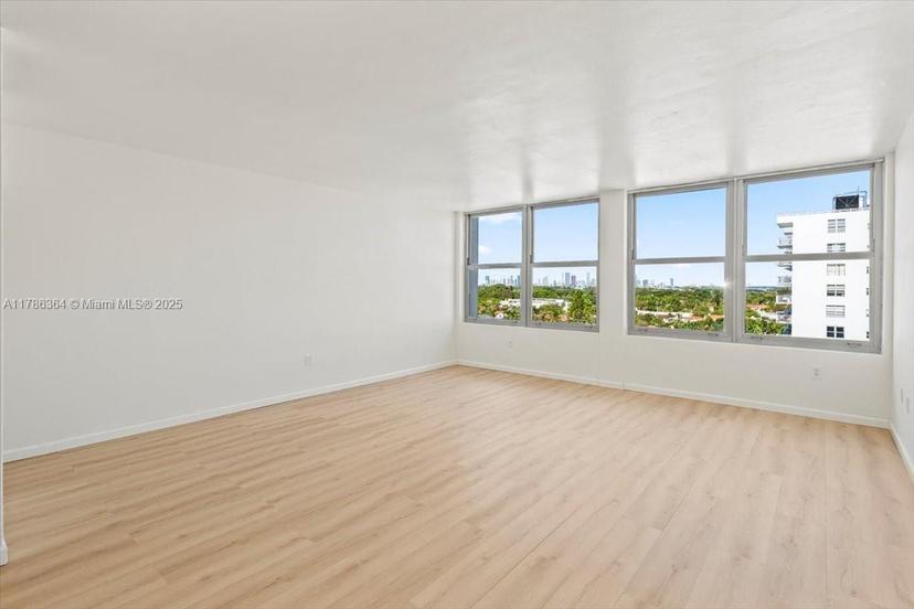 Picture of 2899 Collins Ave # 1104, Miami Beach FL 33140