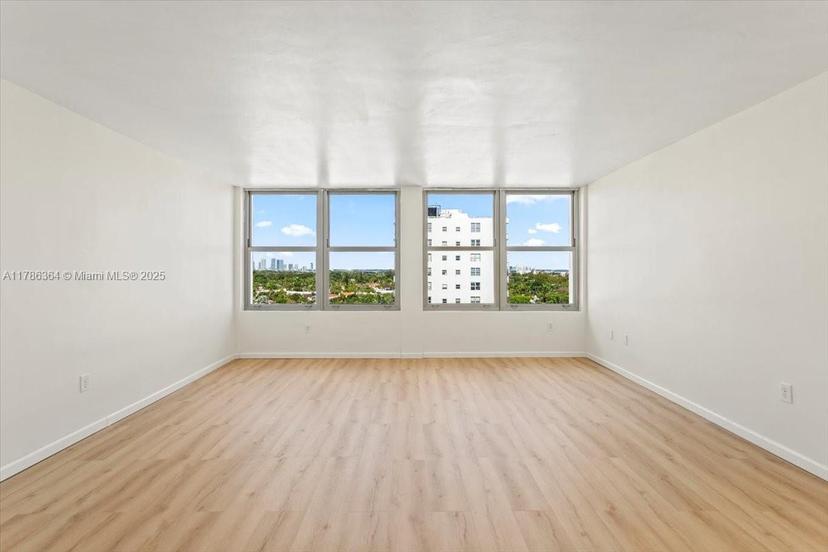 Picture of 2899 Collins Ave # 1104, Miami Beach FL 33140