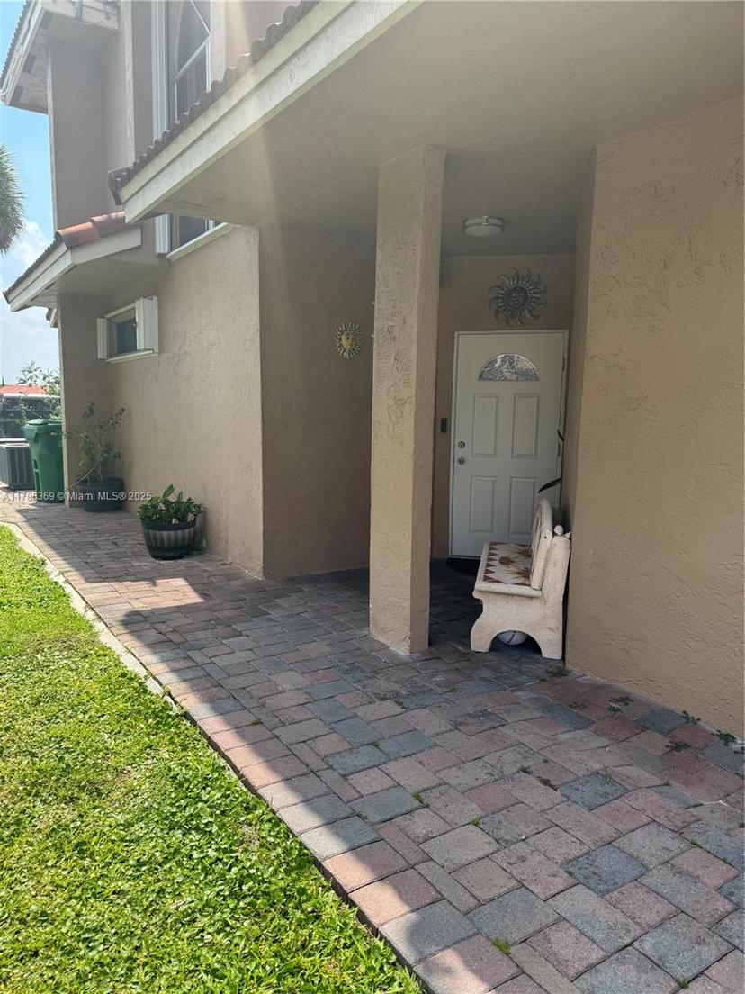 Picture of 8270 NW 191St Ln # 13L, Hialeah FL 33015