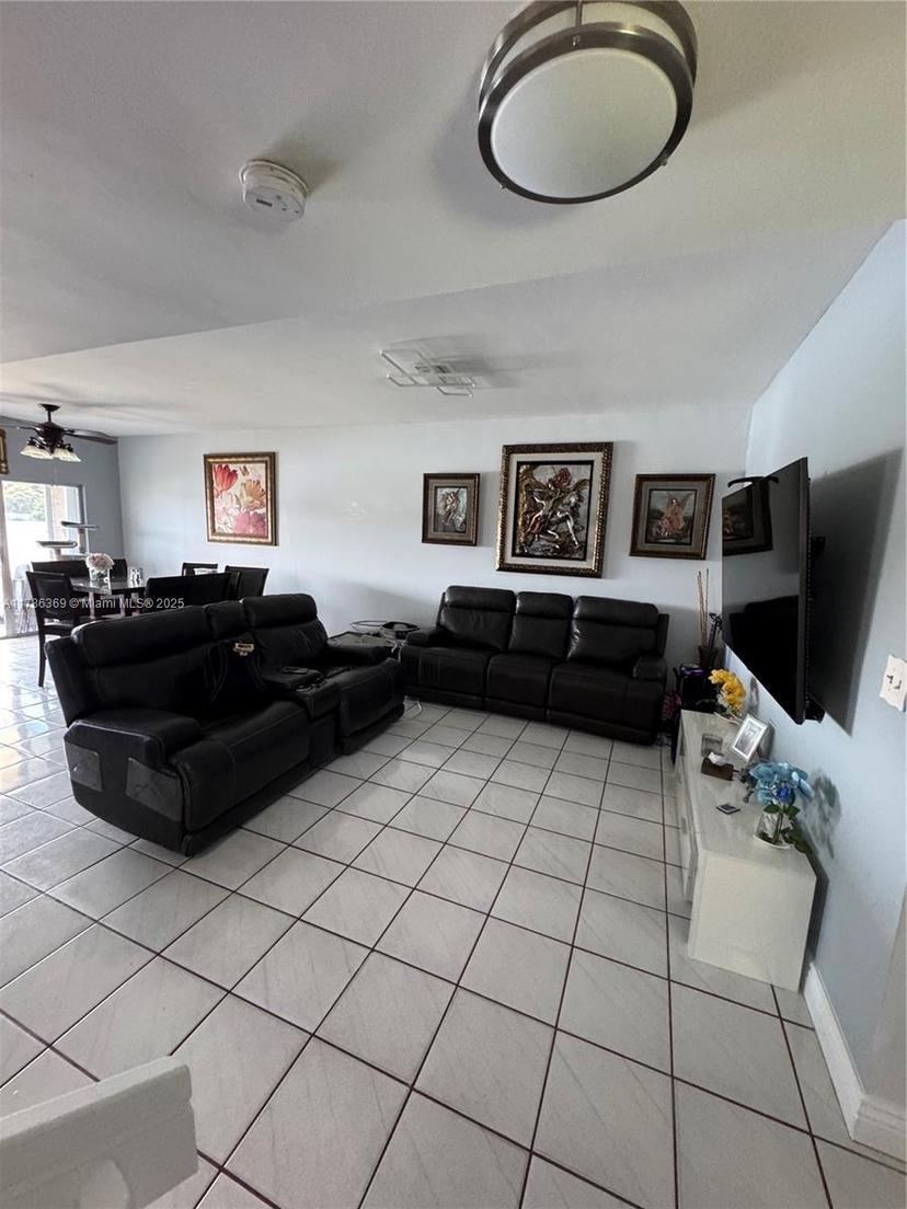 Picture of 8270 NW 191St Ln # 13L, Hialeah FL 33015