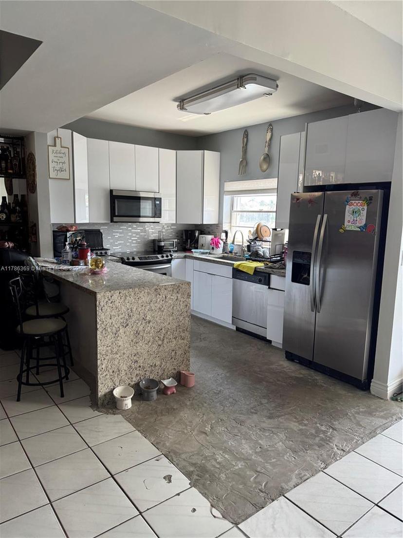 Picture of 8270 NW 191St Ln # 13L, Hialeah FL 33015
