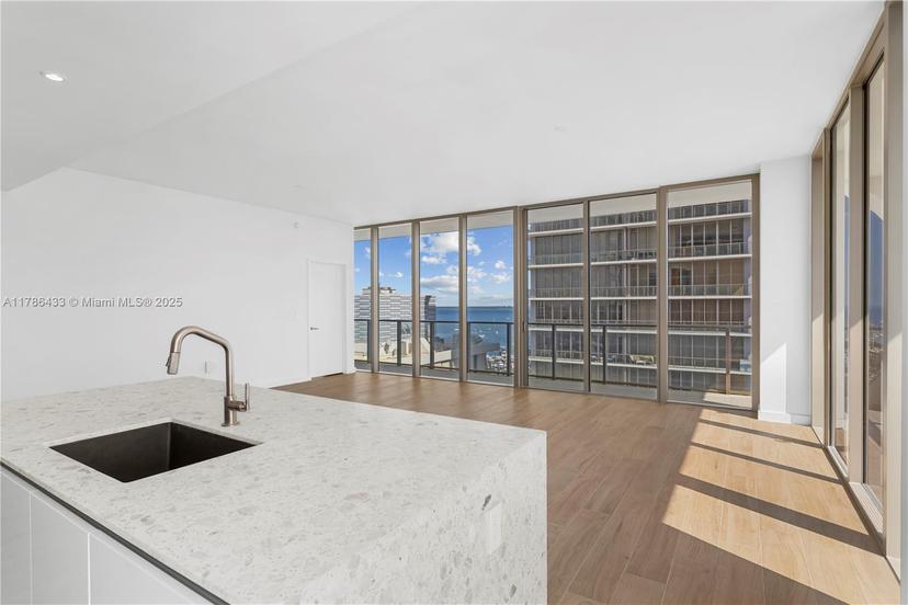 Picture of 2678 Tigertail Ave # 1707, Miami FL 33133