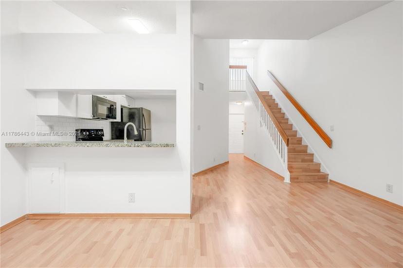 Picture of 14006 SW 90Th Ter # 14006, Miami FL 33186