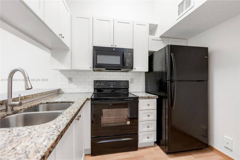 Picture of 14006 SW 90Th Ter # 14006, Miami FL 33186