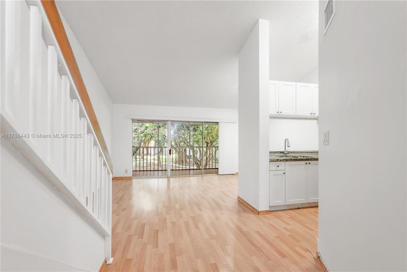 Picture of 14006 SW 90Th Ter # 14006, Miami FL 33186