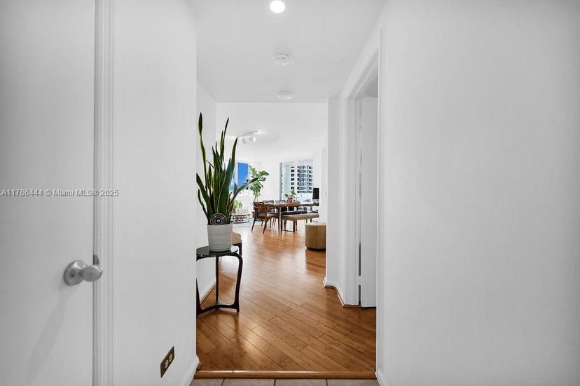 Picture of 701 Brickell Key Blvd # 610, Miami FL 33131