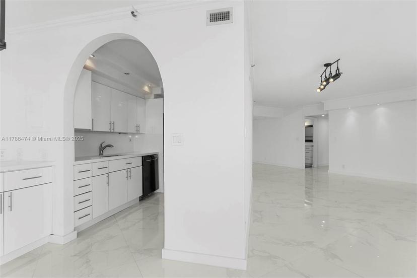 Picture of 19707 Turnberry Way # 8B, Aventura FL 33180