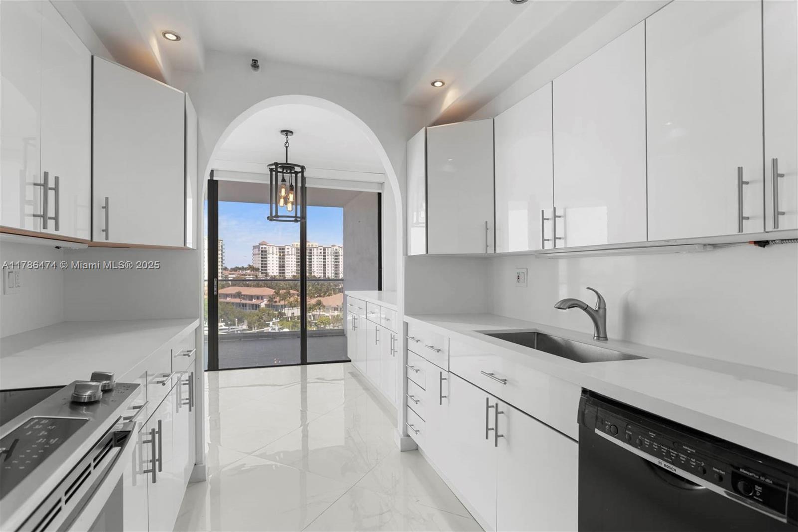 Picture of 19707 Turnberry Way # 8B, Aventura, FL 33180