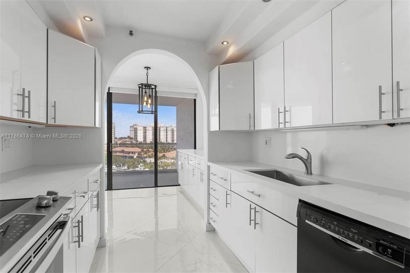 Picture of 19707 Turnberry Way # 8B, Aventura FL 33180