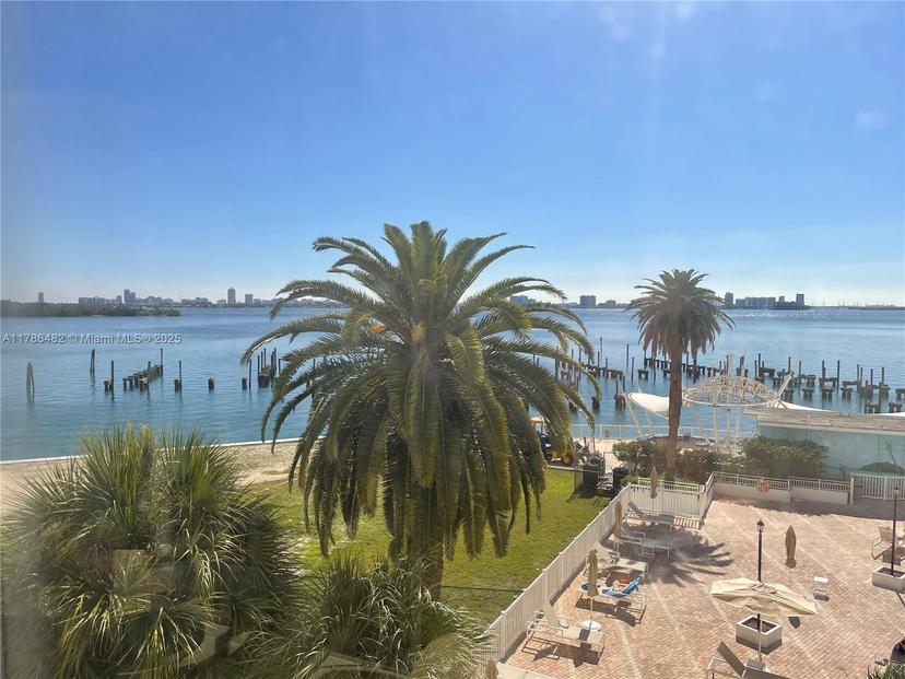 Picture of 11111 Biscayne Blvd # 4F, Miami FL 33181
