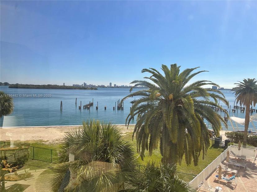 Picture of 11111 Biscayne Blvd # 4F, Miami FL 33181