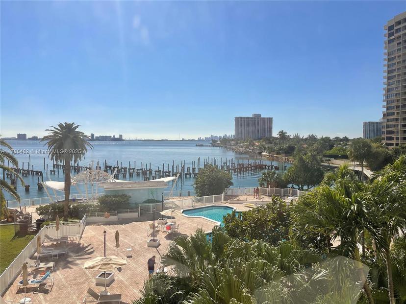 Picture of 11111 Biscayne Blvd # 4F, Miami FL 33181