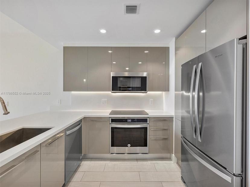 Picture of 2000 Metropica Way # 502, Sunrise FL 33323