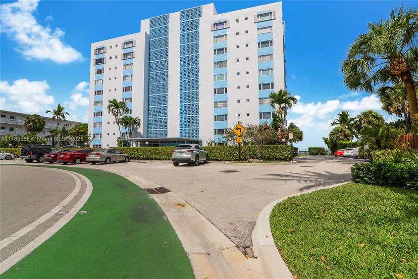 Picture of 10300 W Bay Harbor Dr # 9D, Bay Harbor Islands FL 33154