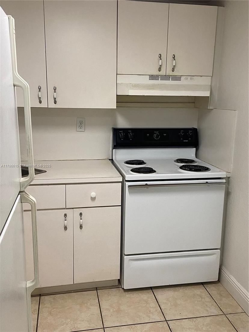 Picture of 666 W 81St St # 127, Hialeah FL 33014