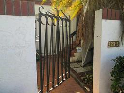 Picture of 323 Ives Dairy Rd # 05, Miami, FL 33179