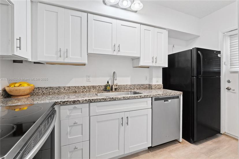 Picture of 6580 Santona St # A42, Coral Gables FL 33146