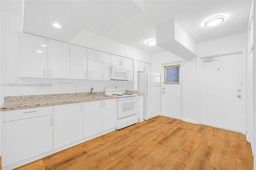 Picture of 6580 Santona St # A18, Coral Gables FL 33146