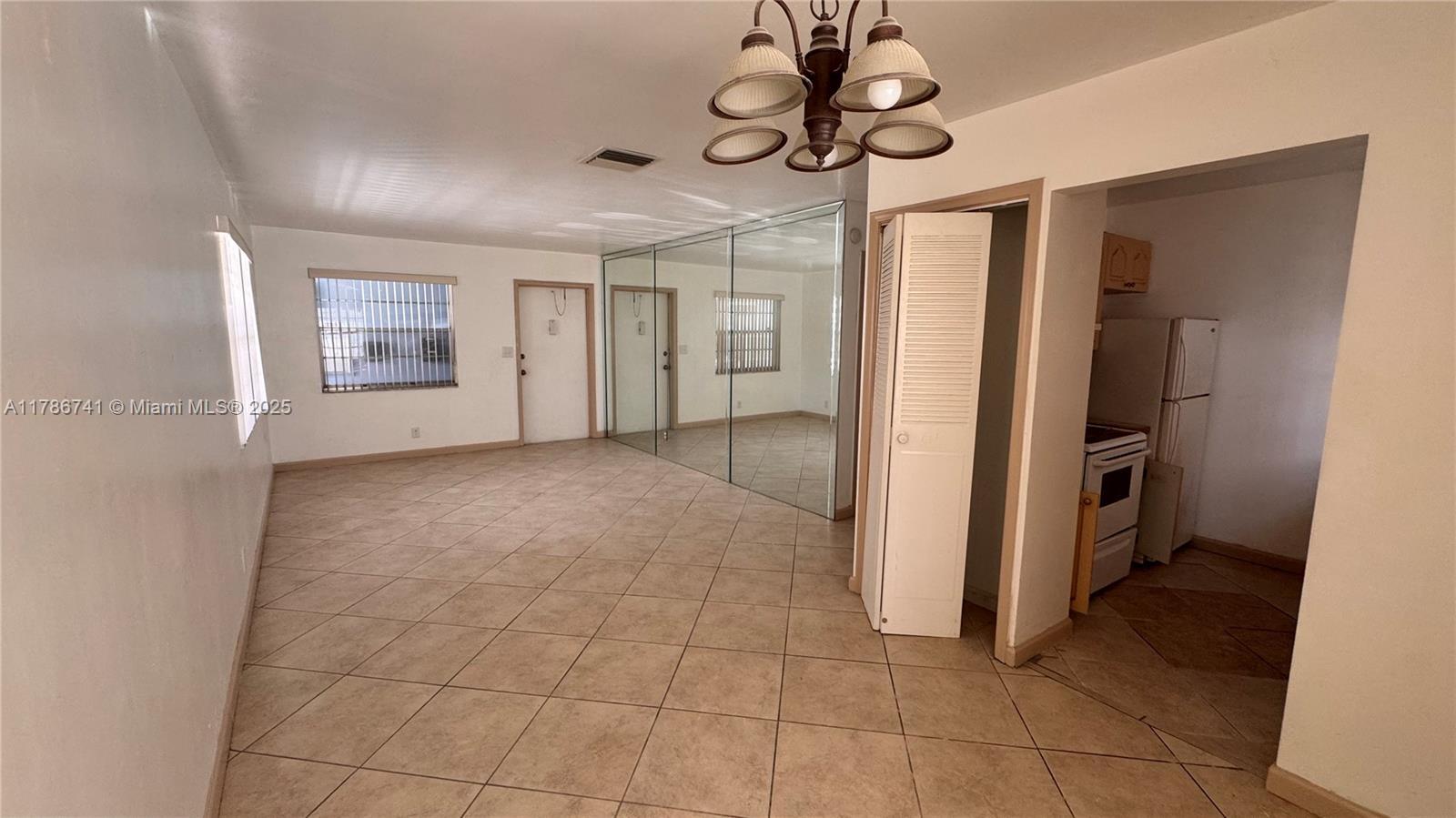 Picture of 3856 S Cir Dr # 3, Hollywood, FL 33021