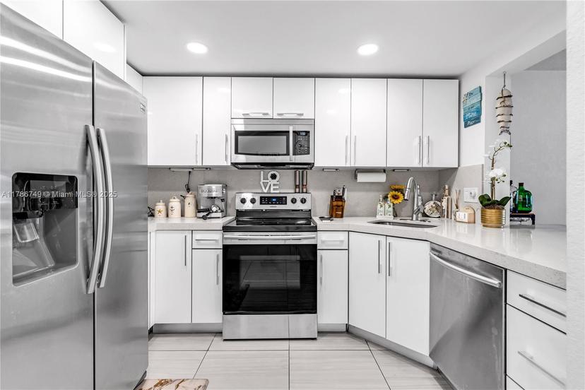 Picture of 455 Paradise Isle Blvd # 106, Hallandale Beach FL 33009